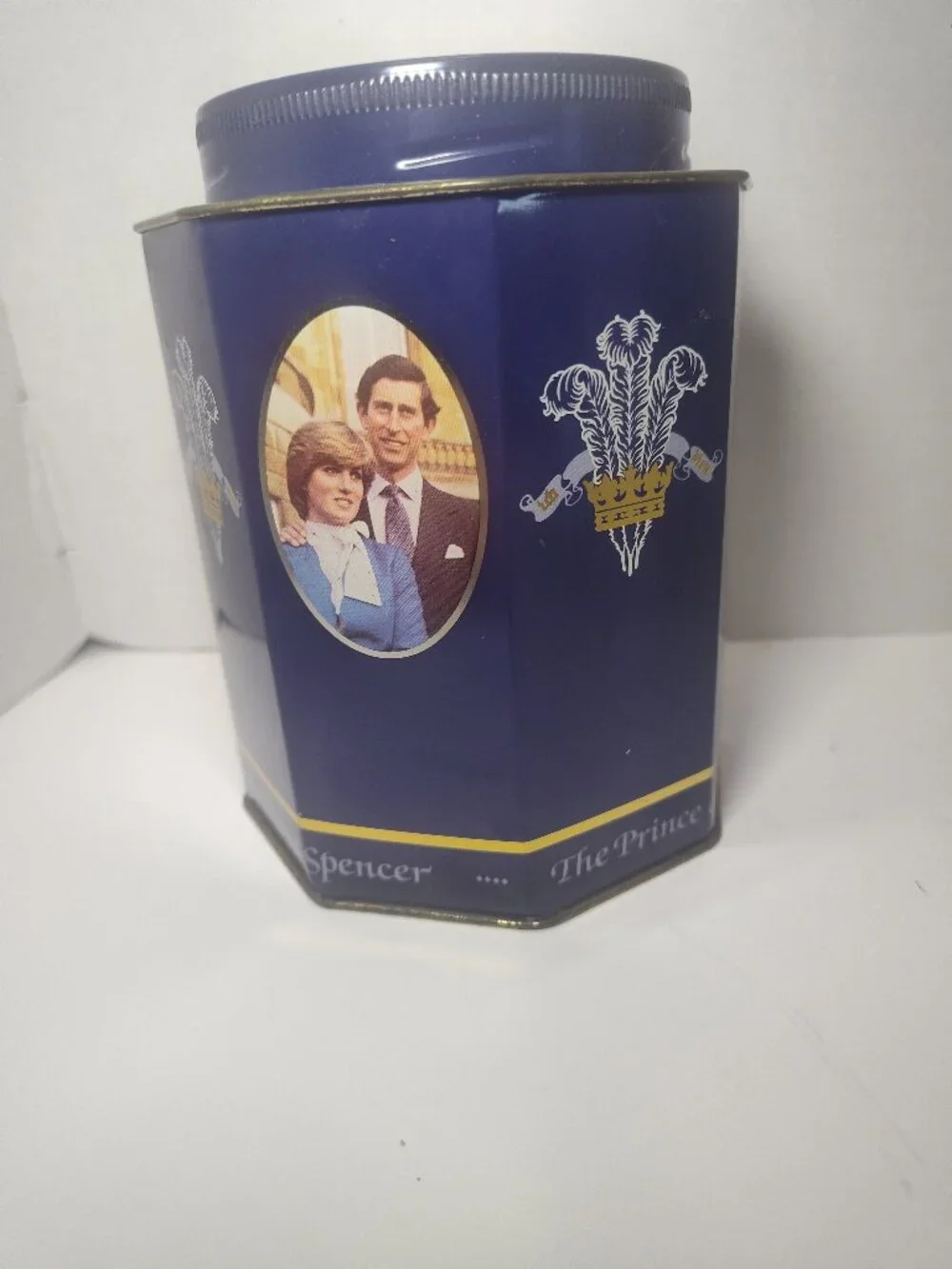 Vtg. 1981 Prince Charles Lady Diana Royal Wedding Tea Tin Made England Hexagon